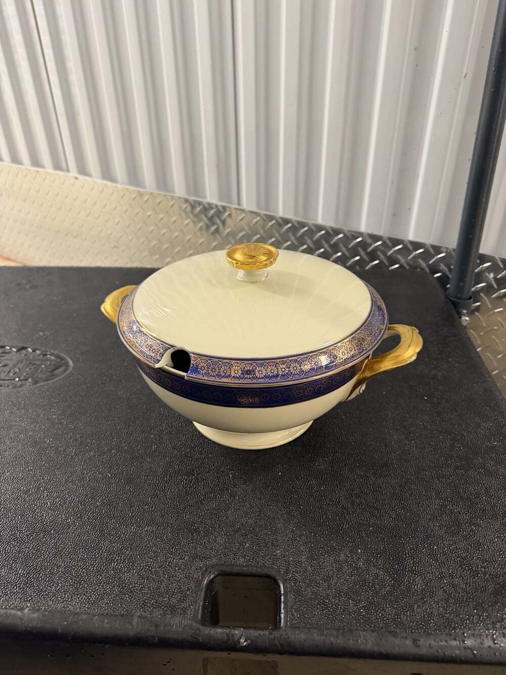 Hutschenreuther Hohenberg Bavaria Evelyn Tureen Bowl With Lid